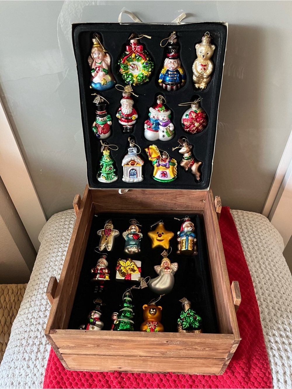 Vintage Thomas Pacconi Classics
23-Pc Hand Blown Glass Christmas Ornament Set544